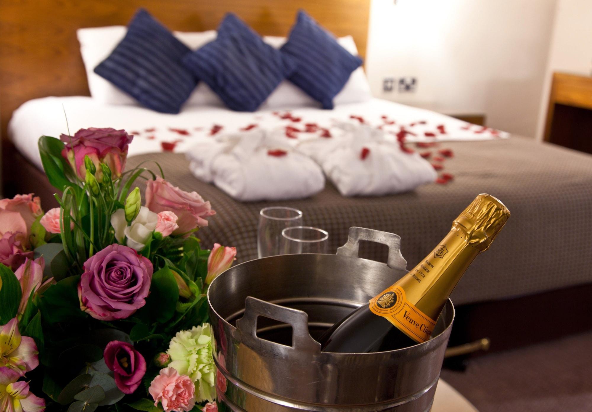 London Croydon Aerodrome Hotel, BW Signature Collection Esterno foto