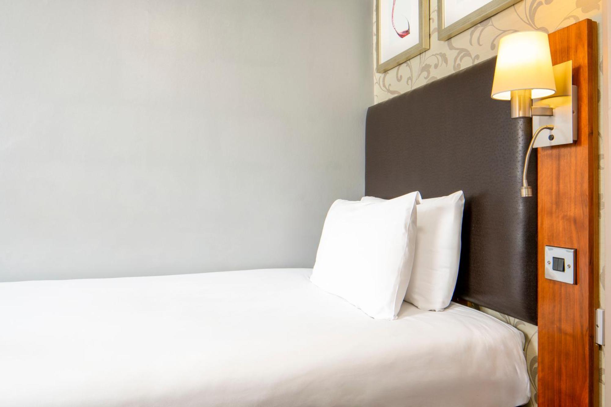 London Croydon Aerodrome Hotel, BW Signature Collection Esterno foto