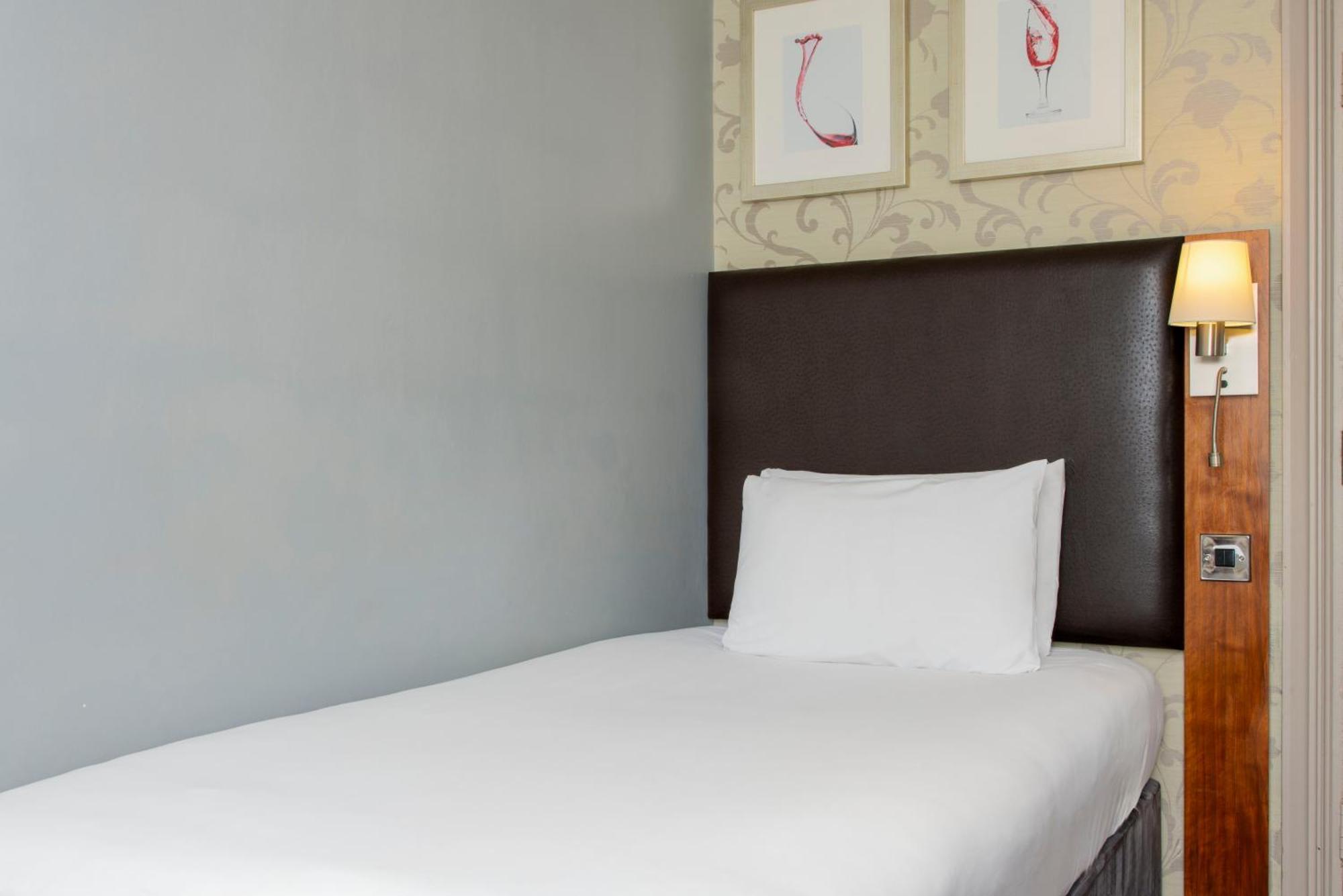 London Croydon Aerodrome Hotel, BW Signature Collection Esterno foto